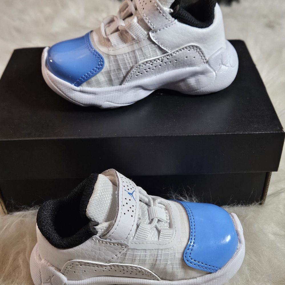 NIKE JORDAN 11 CMFT LOW